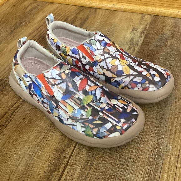 Unbranded unisex colorful tree/leaf print loafers
Size 8 men’s, 9.5 women’s - Picture 2 of 10